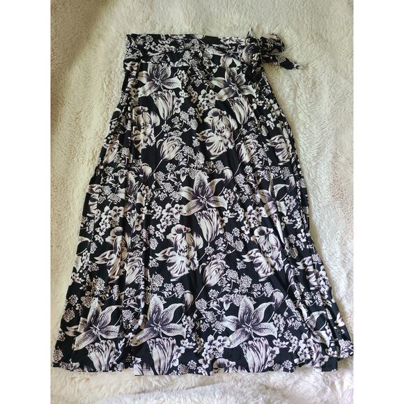 NY COLLECTION Women's black and white floral pull on skirt plus size 1x NWT - Picture 1 of 3
